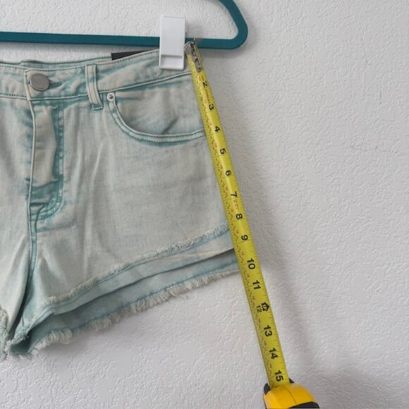 Fashion Nova Women's Light Blue Jean Shorts with‎ Fringe Size 11 NWT - Picture 6 of 8